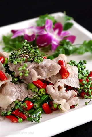 椒香肥牛中华美食摄影图