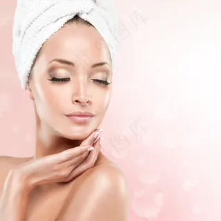 闭目养神的美容美女图片