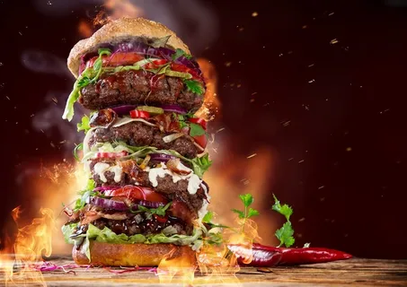大火和美味的牛肉汉堡 大火和美味的牛肉汉堡