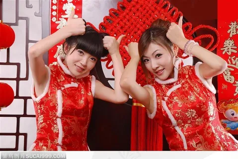 喜迎新年的美女