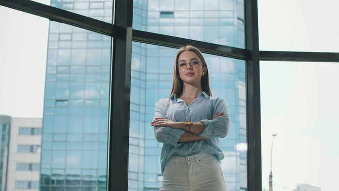 创业的年轻女商人，肖像