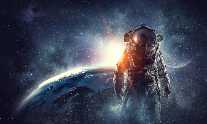 太空中的星球和宇航员高清图片