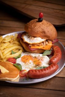 黄色美味汉堡摄影素材