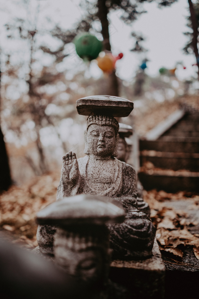 打坐石头佛像图片