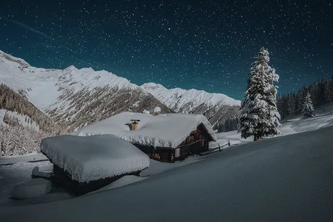 冬天阴天木房白雪 冬天阴天木房白雪