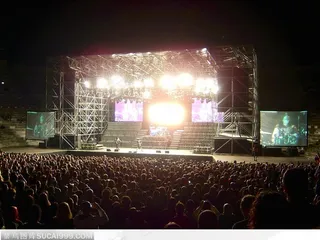 观众席和炫丽的舞台