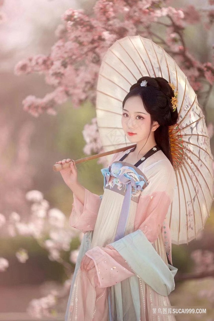 樱花树旁写真打伞古风美女图片
