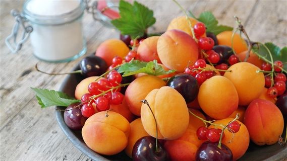 营养好吃的水果拼盘素材图