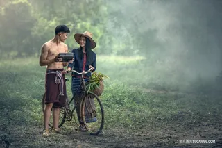 交谈中的一对情侣泰国农村生活