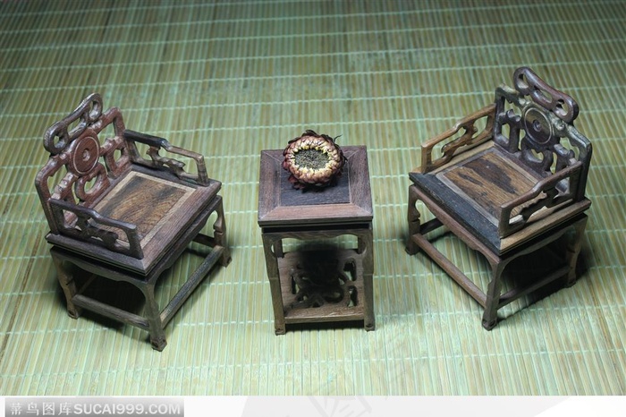 中华传统工艺品-桌子和椅子