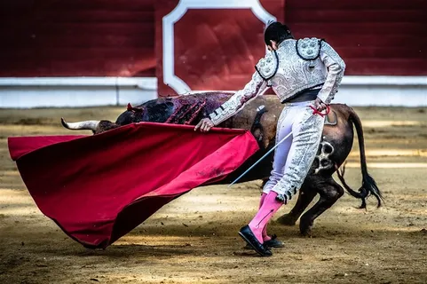 斗牛的人物高清图片