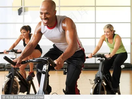 踩单车的健身教练