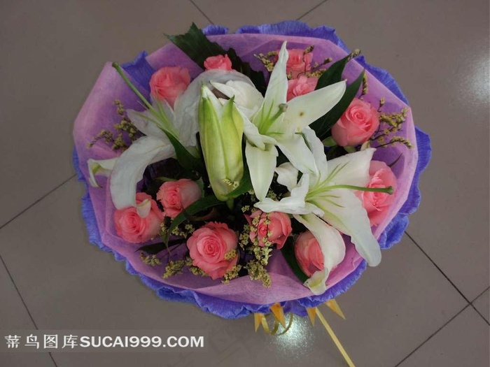 玫瑰百合花束图片