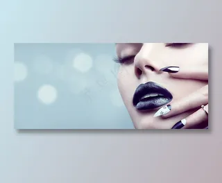 葡萄紫唇色的美女高清图片