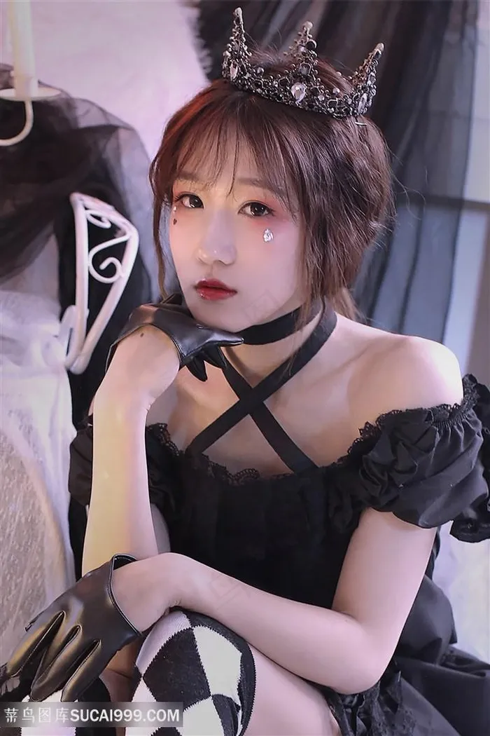 戴着皇冠的美女高清图片