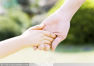 幸福的一家-大手拉小手特写