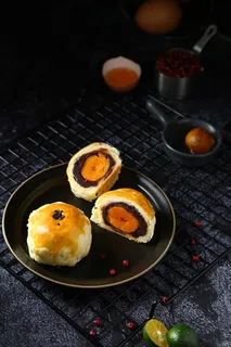 夏季促销甜点蛋黄酥竖版