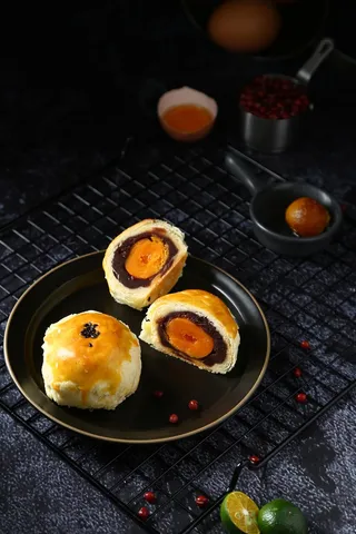 夏季促销甜点蛋黄酥竖版