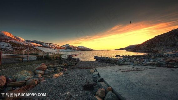 唯美黄昏湖畔美景壁纸