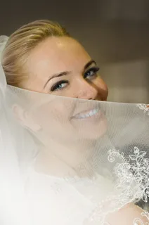 爽朗微笑婚纱美女图片 爽朗微笑婚纱美女图片