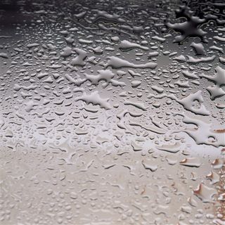 唯美玻璃上的水珠