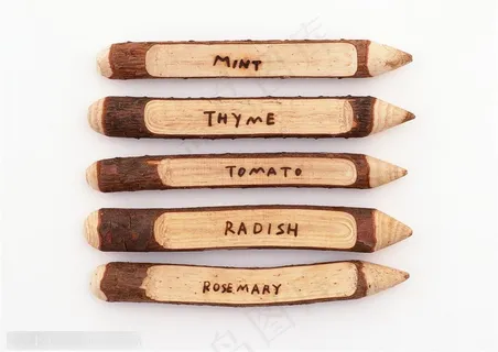 劳动工具-横着摆放整齐的木质铅笔