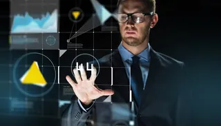 手部触碰科技屏幕的商务男士高清图片