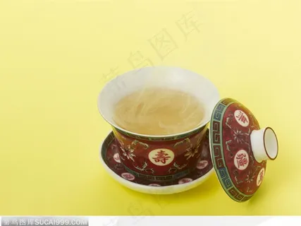 中华传统工艺品-打开盛满茶水的杯子