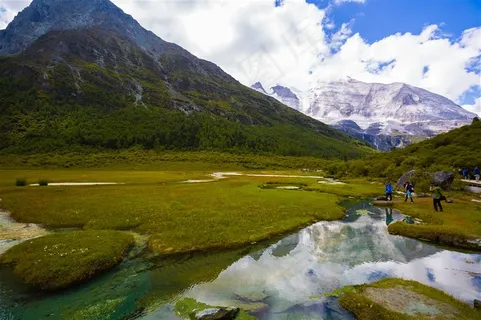 四川稻城洛绒牛场 四川稻城洛绒牛场