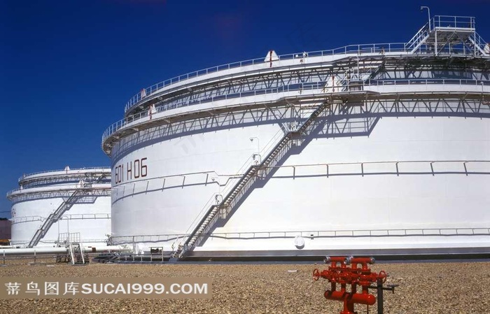 巨大容量的储油罐