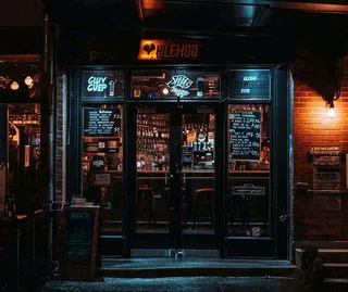 夜晚街道美食小店户外灯光摄影