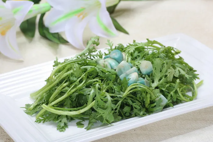 腊八蒜拌藤蒿a