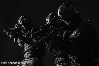拿着枪的军人特种兵高清图片