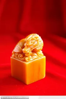 雕刻精美的麒麟印章图片