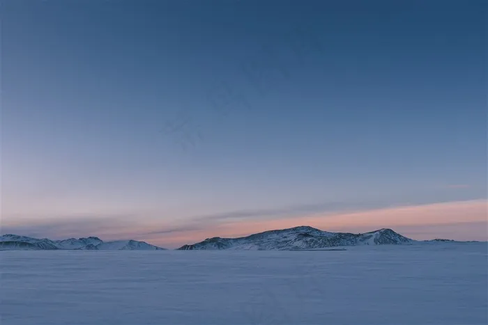 一望无际的雪山