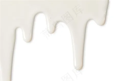 白色背景上流动的牛奶高清图片