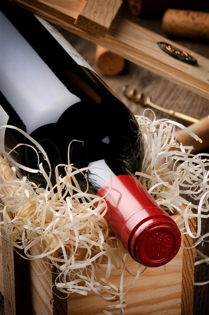 装红酒的箱子特写