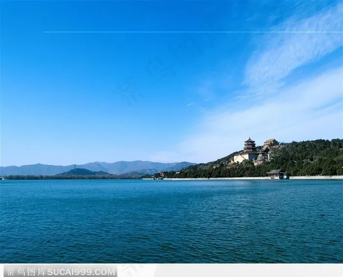 蓝天碧水下的颐和园