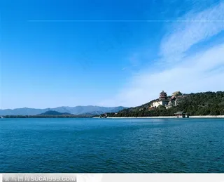 蓝天碧水下的颐和园