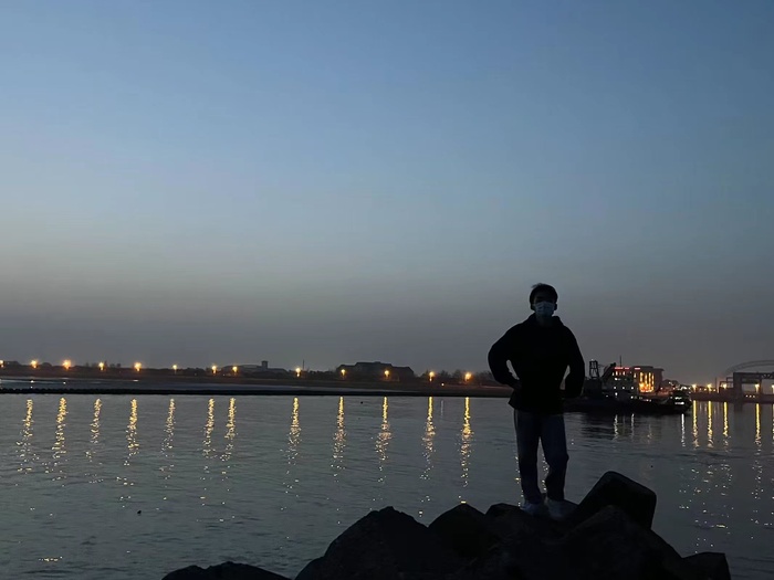 高清人景与湖岸图