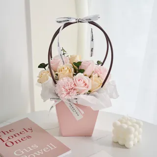 小清新简约桌面鲜花装饰摄影