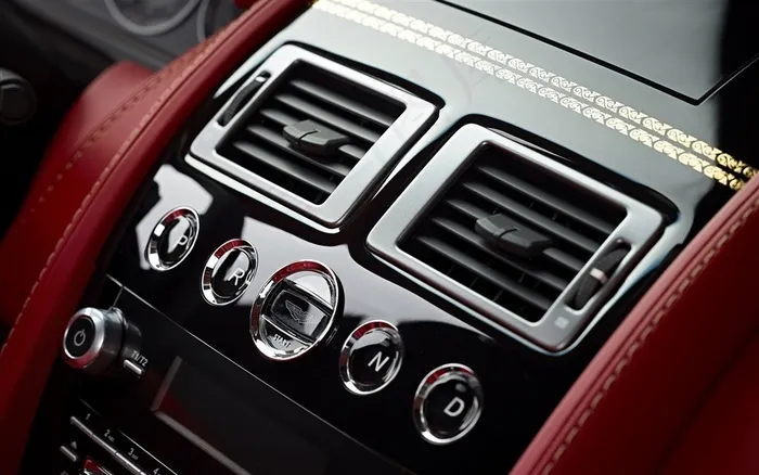 阿斯顿马丁中控图片