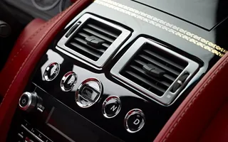 阿斯顿马丁中控图片