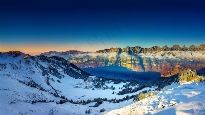 高清雪山峰顶美景图片