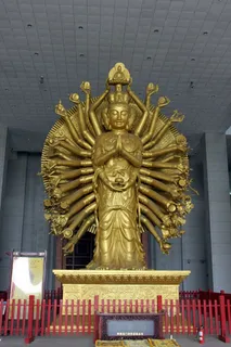 殿堂里的千手观音