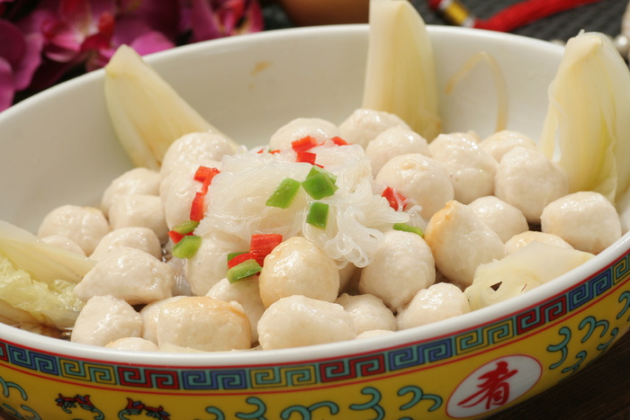 蒜茸粉丝蒸鱼丸 16元