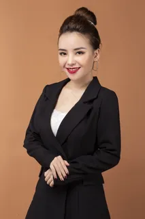 职业微笑商务美女图片