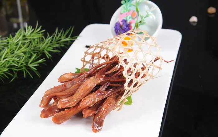 传统美食卤鸭舌