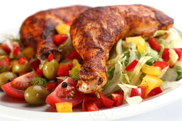 美味烤鸡腿沙拉特写高清图片