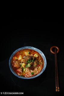 大块鲜肉的面条图片中华美食